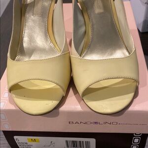 Bandolino Women's Light Yellow Peep-Toe Heels